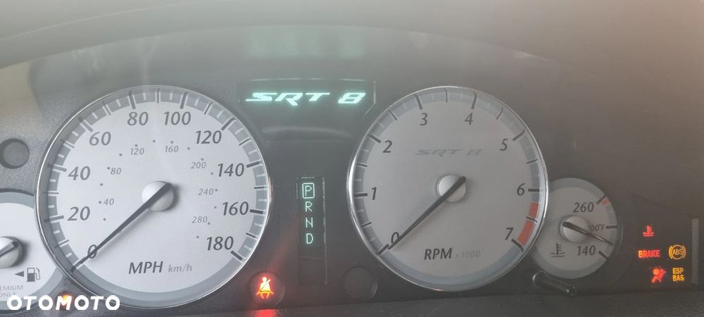 Chrysler 300C 6.1 V8 Hemi SRT8 - 14