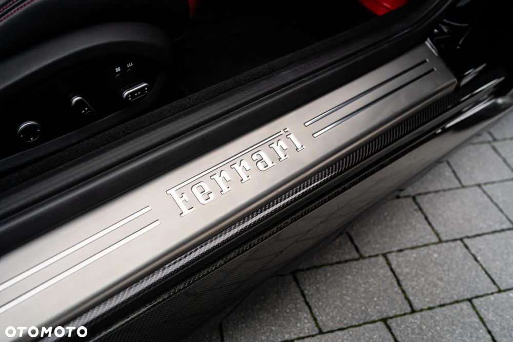 Ferrari GTC4Lusso - 15