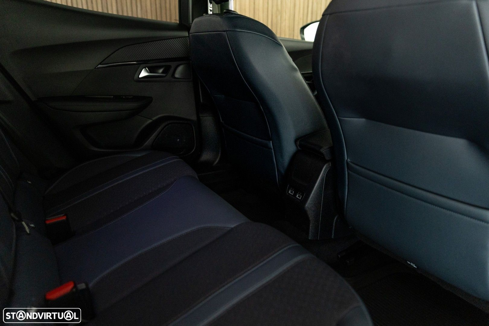 Peugeot 2008 1.2 PureTech Allure - 17