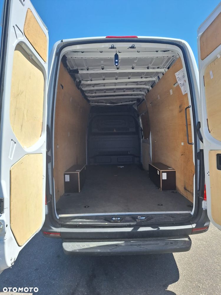 Mercedes-Benz Sprinter - 13