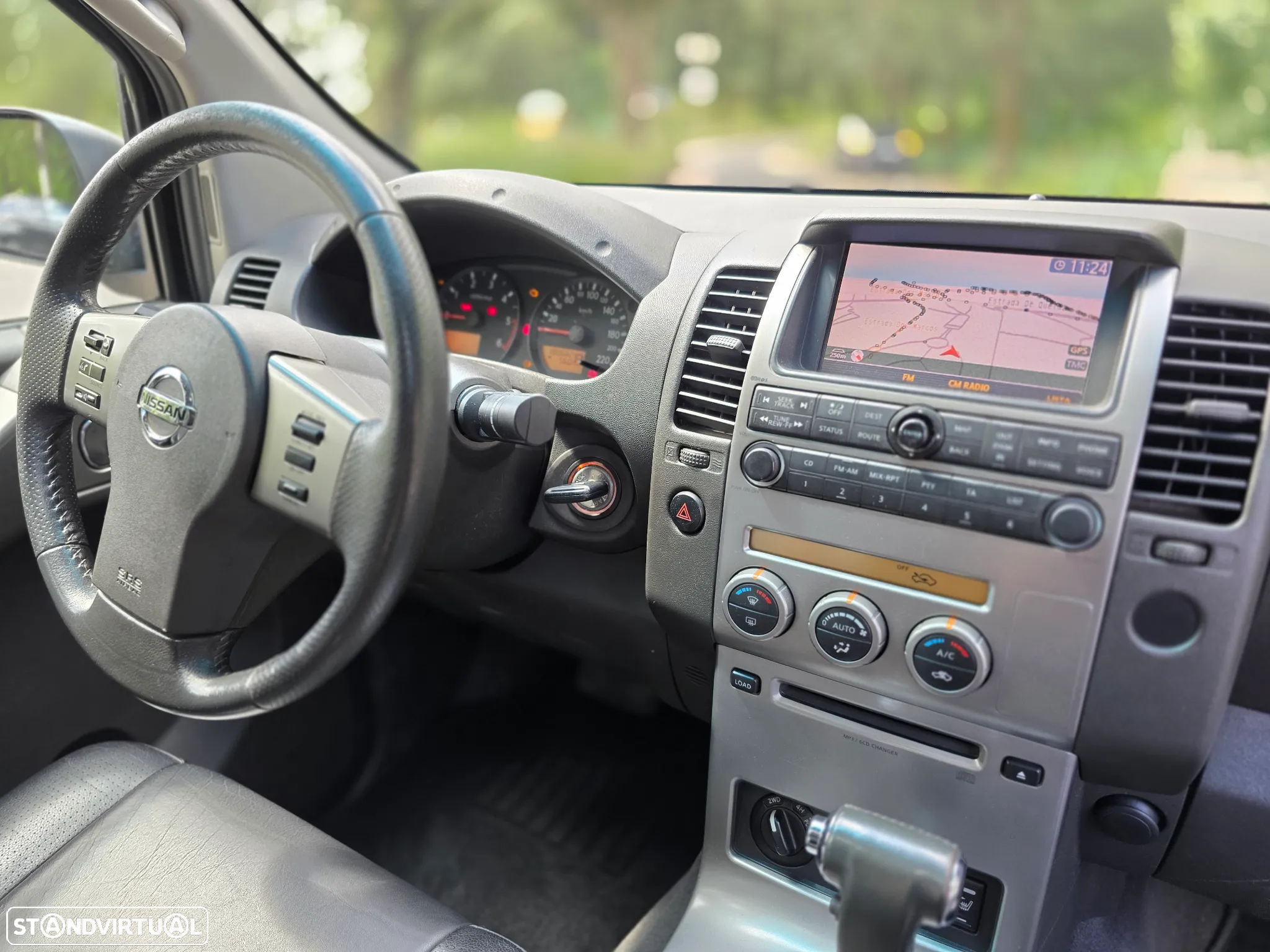 Nissan Navara 2.5 dCi CD LE Premium AT - 4