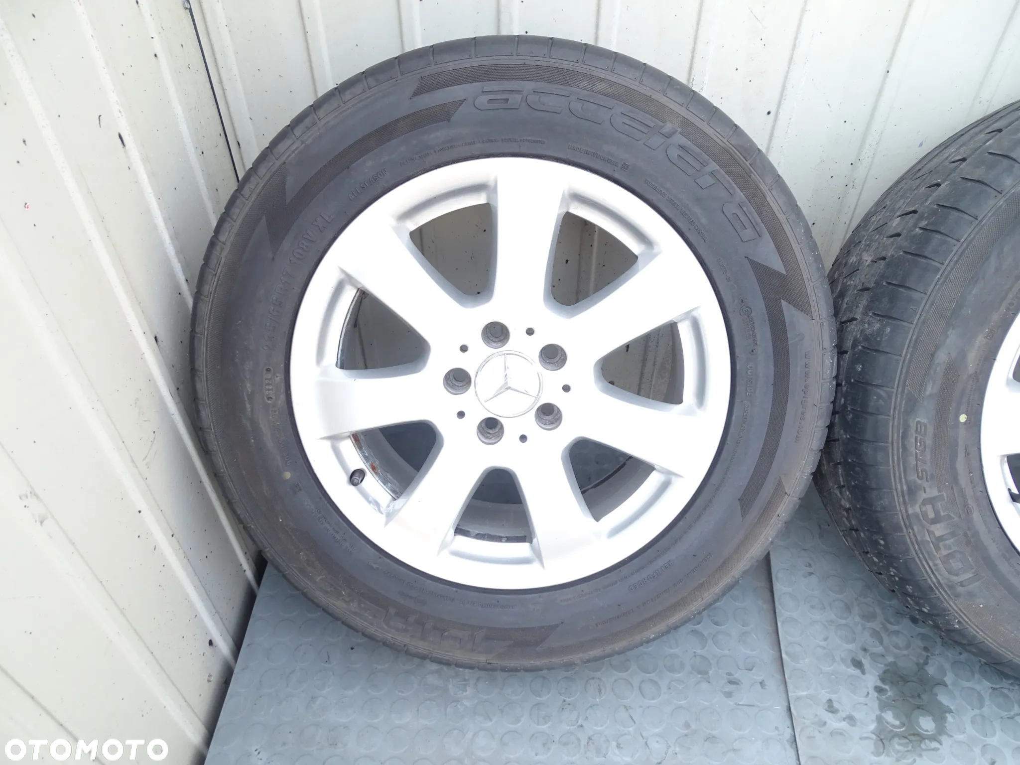 R Klasa W251 Felgi z oponami 235/65R17  7.5Jx17 5x112 komplet 2514011002 - 2
