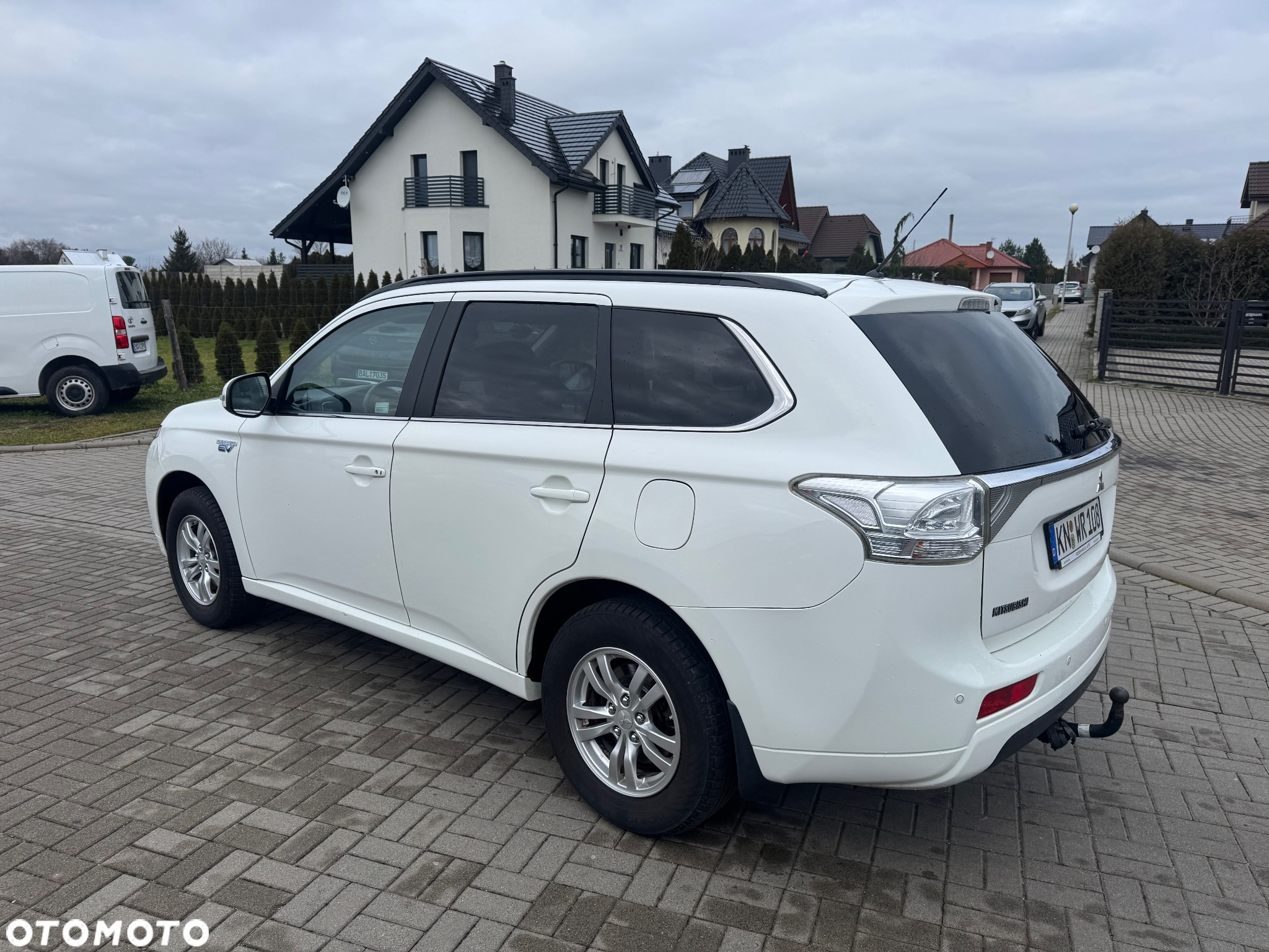 Mitsubishi Outlander 2.0 4WD Plug-In Hybrid - 13
