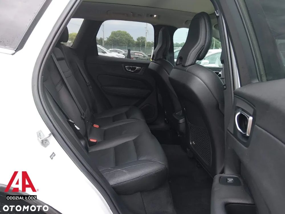 Volvo XC 60 T6 AWD Momentum - 10