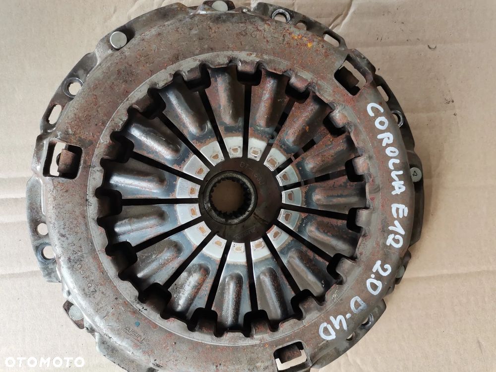 Corolla E12 D4d sprzeglo+docisk - 1