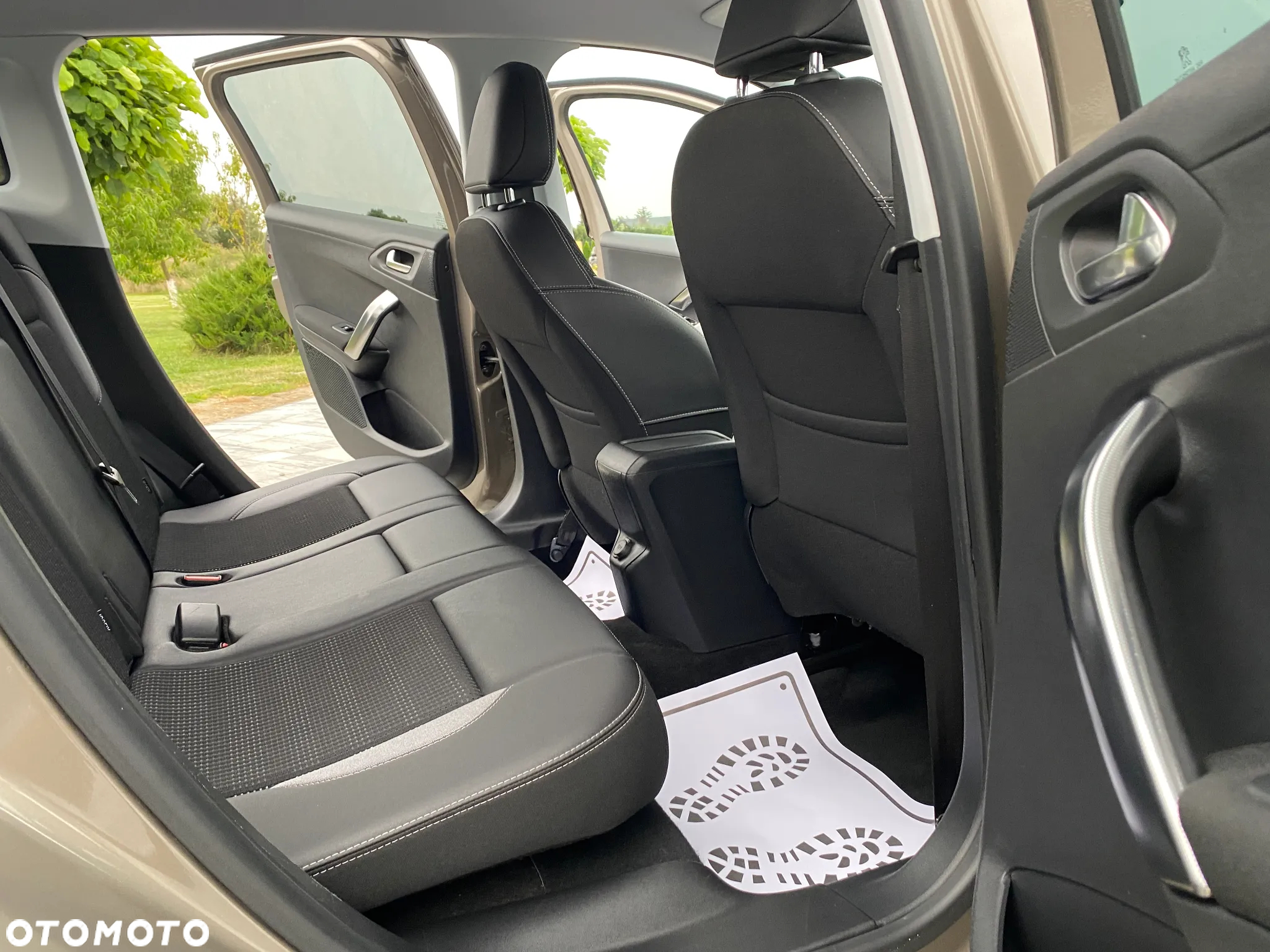 Peugeot 2008 1.2 Pure Tech Allure S&S - 6