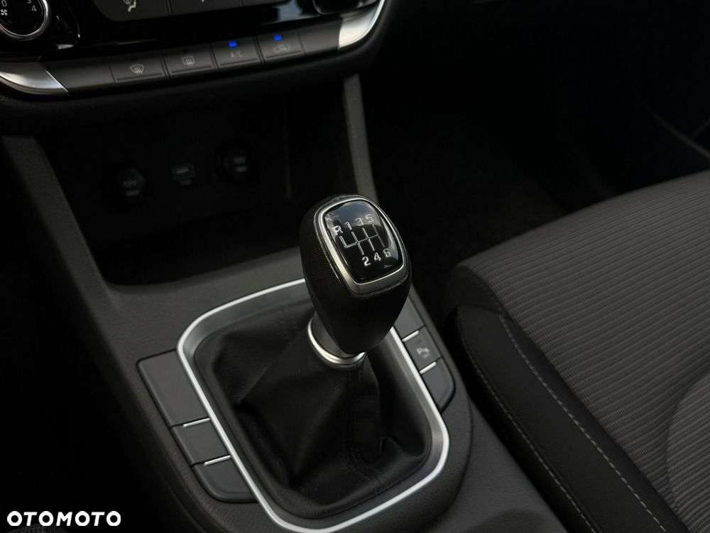 Hyundai i30 1.5 DPI Classic + - 26