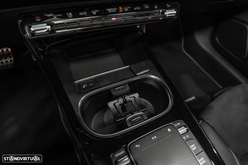 Mercedes-Benz CLA 250 e Shooting Brake AMG Line - 17