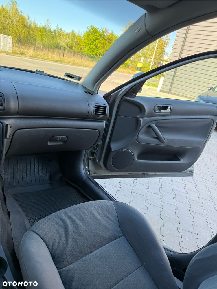 Volkswagen Passat 1.9 TDI Highline - 21