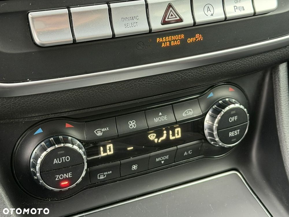 Mercedes-Benz GLA 180 7G-DCT AMG Line - 28