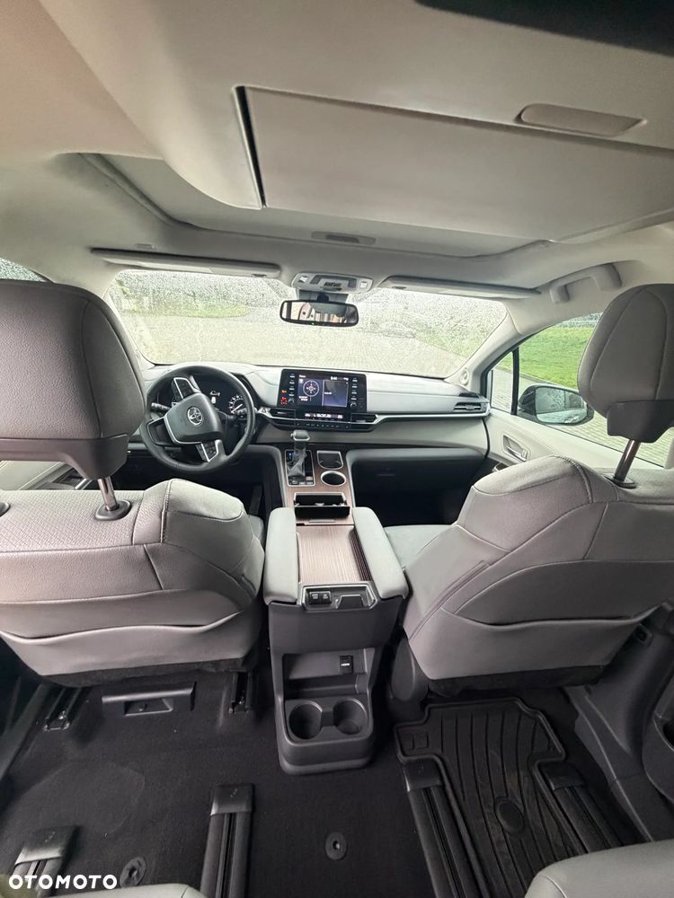 Toyota Sienna - 12