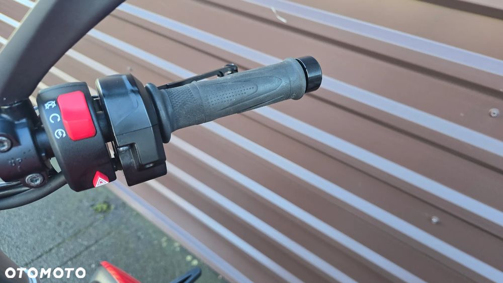 Triumph Street Triple - 26