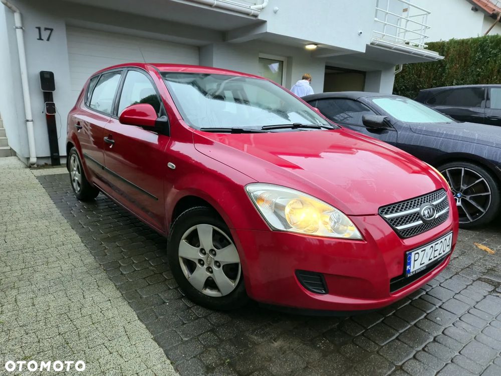 Kia Ceed Cee'd 1.6 Crdi Comfort + - 2