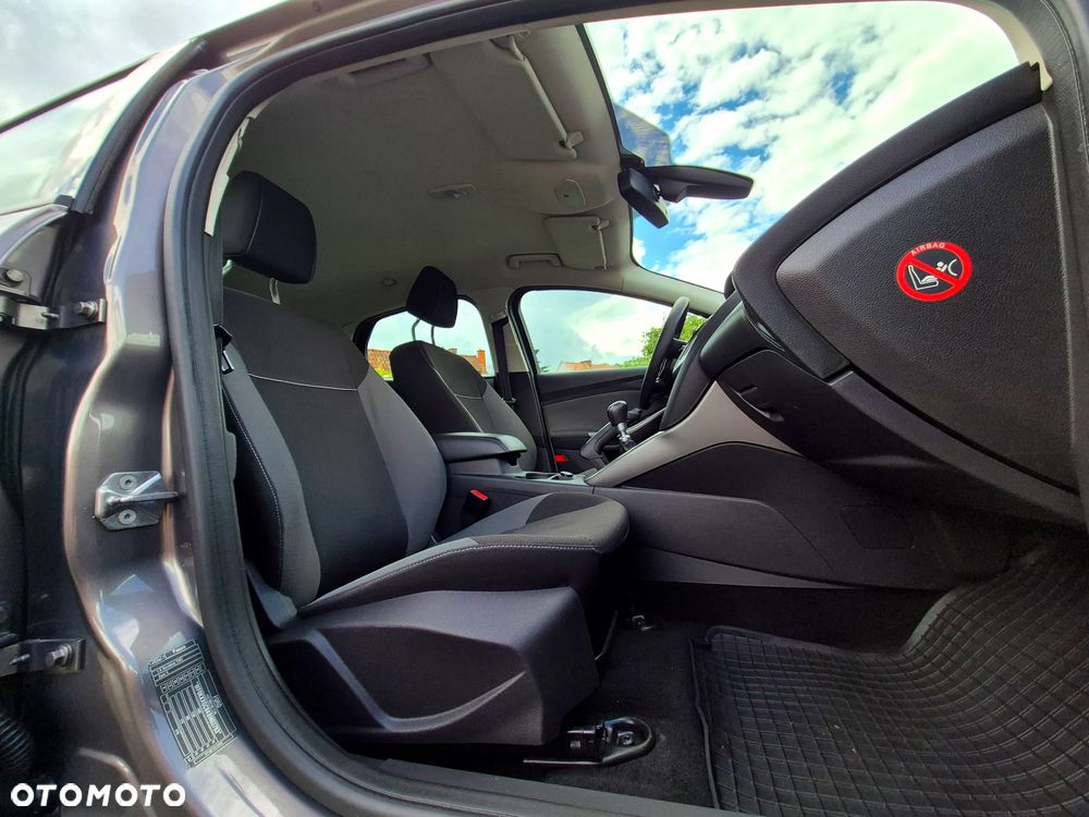 Ford Focus - 25