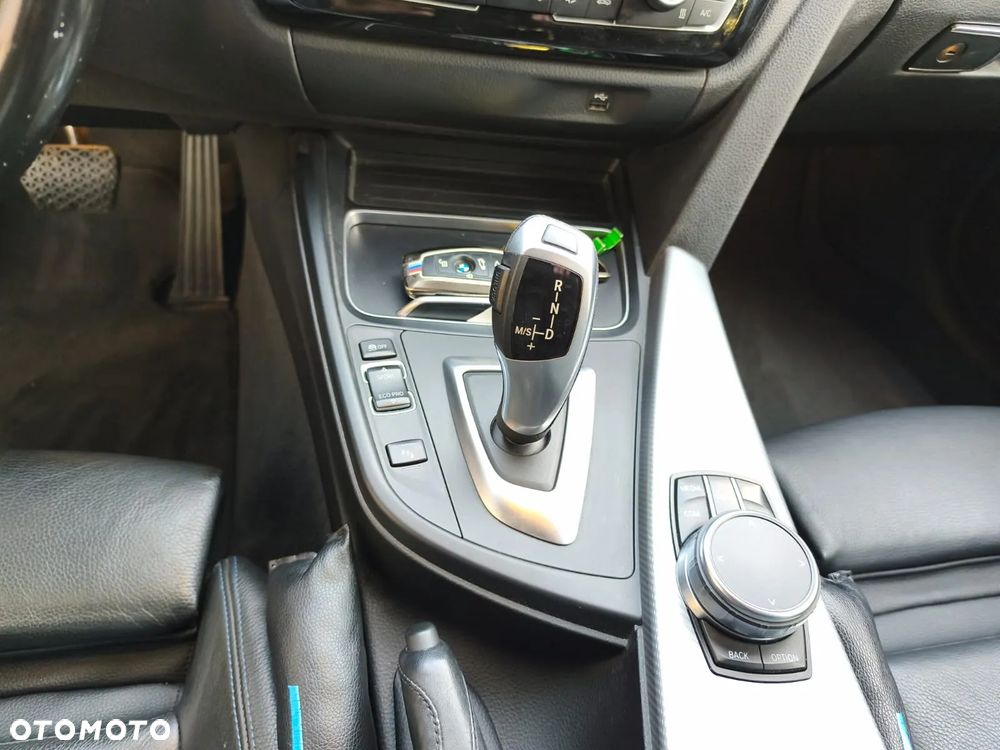 BMW Seria 3 320d Touring Edition M Sport Shadow - 21