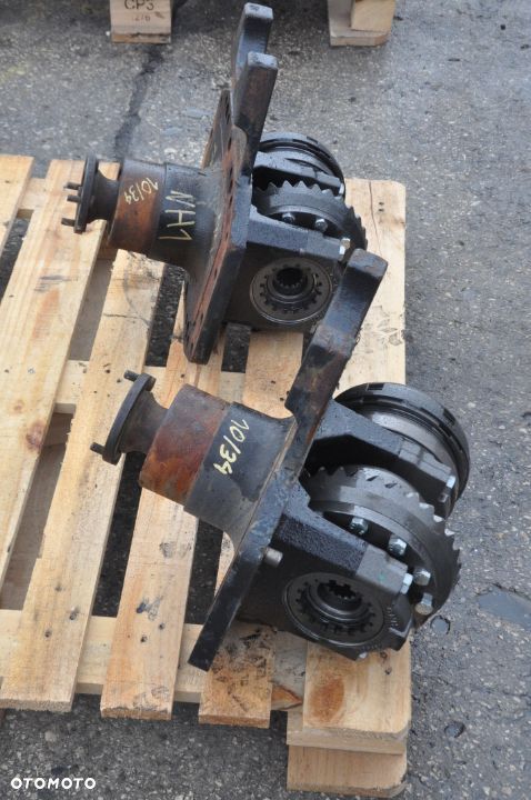 DYFERENCJAŁ  WKŁAD MOSTU CASE NEW HOLLAND  84565083 / 37490084 - 5