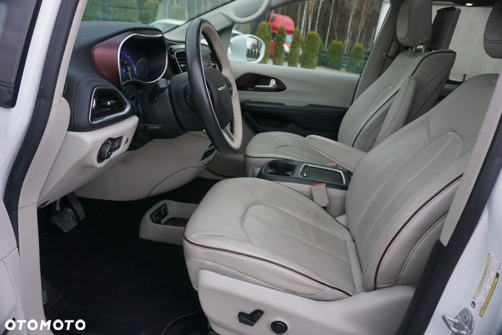 Chrysler Pacifica - 11