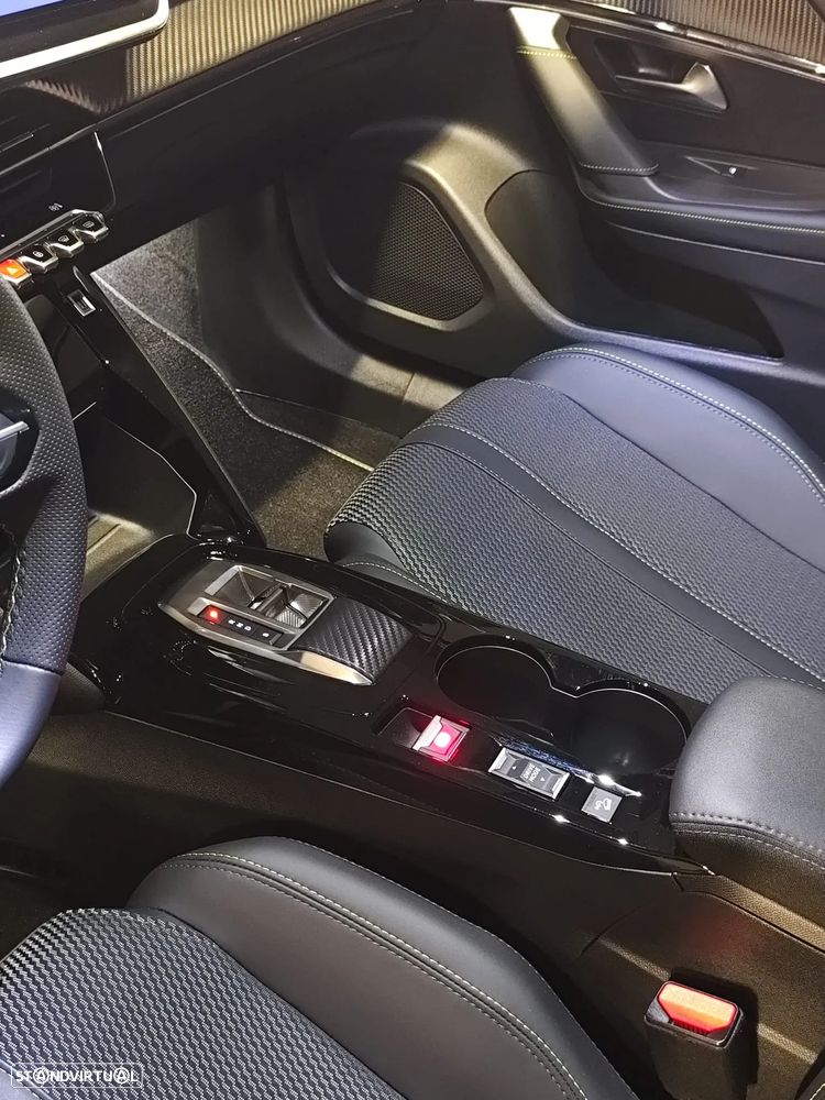 Peugeot e-2008 50 kWh GT - 23