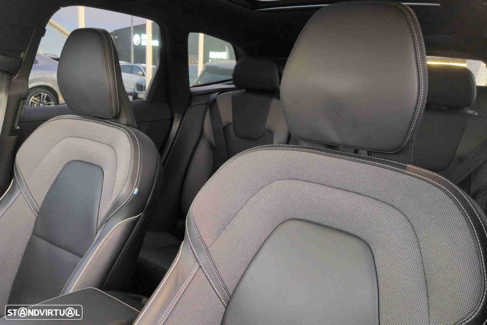 Volvo XC 60 2.0 T6 PHEV Plus Dark AWD - 12