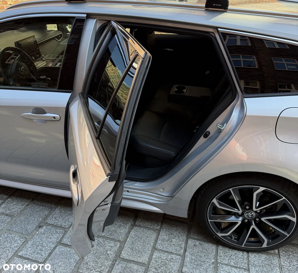 Toyota Corolla 2.0 Hybrid Executive - 11