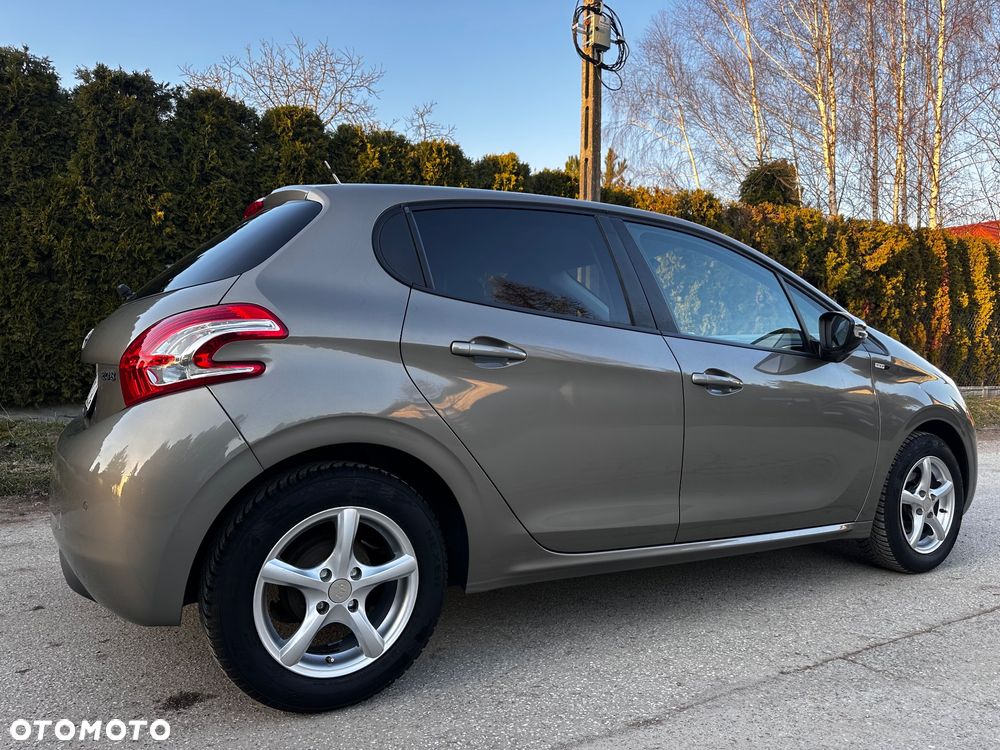 Peugeot 208 PureTech 82 Urban Move - 3