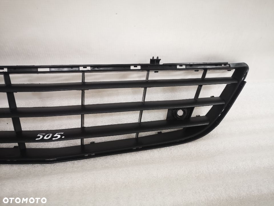 OPEL CORSA D 06-11 KRATKA ŚRODKOWA ZDERZAKA PRZEDNIEGO PRZÓD , NR 475498858A NR AUKCJI NK505 - 4