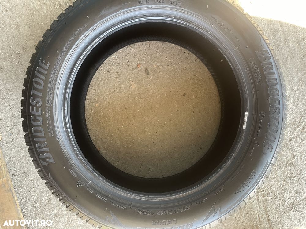 215/55R17 Bridgestone Blizzak LM005 - 8
