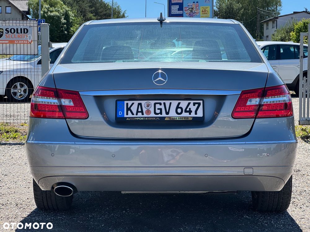 Mercedes-Benz Klasa E 250 CGI BlueEFFICIENCY Avantgarde - 12