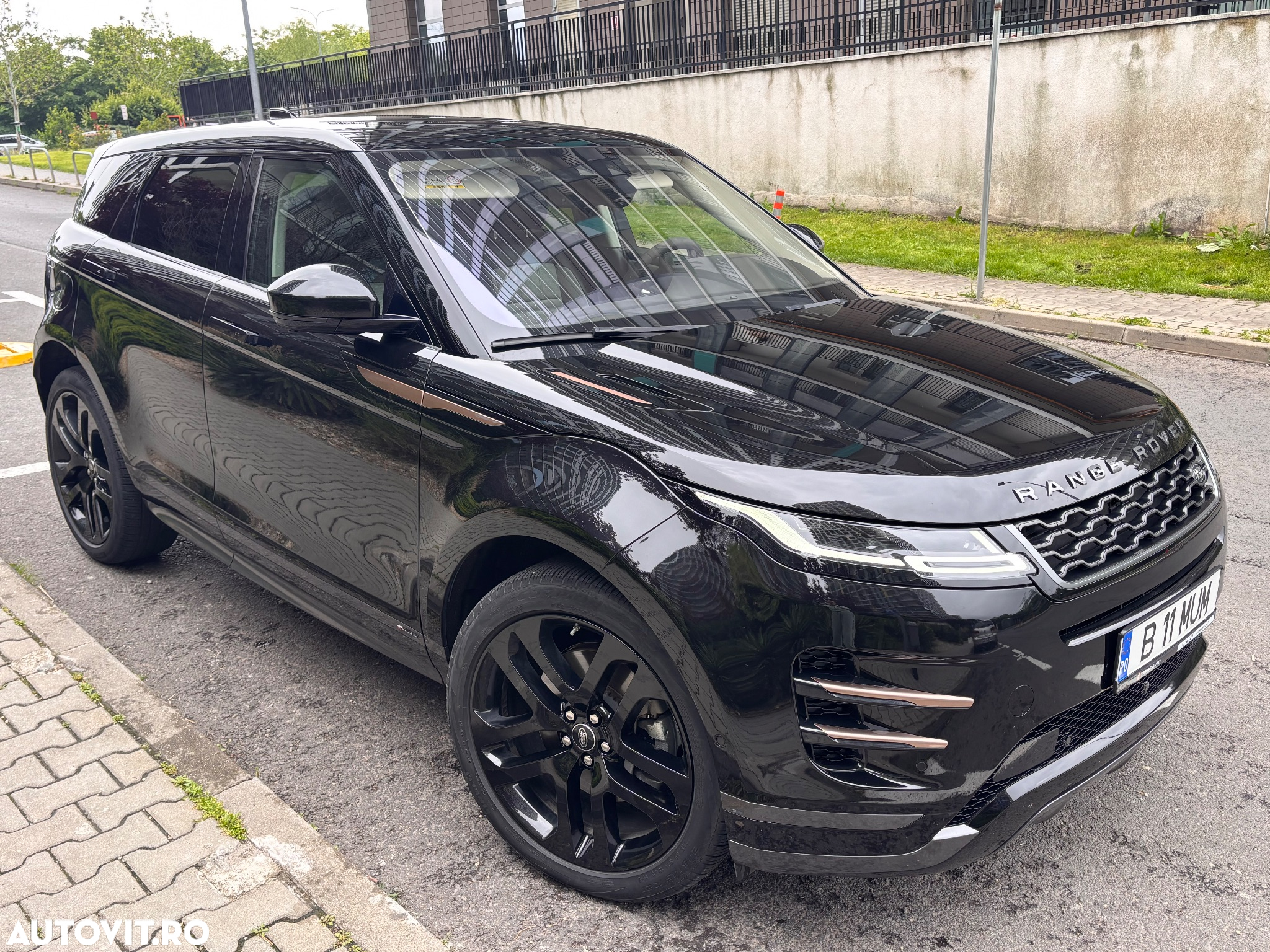 Land Rover Range Rover Evoque 2.0 P250 R-Dynamic HSE - 2
