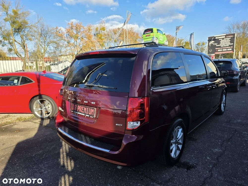 Dodge Grand Caravan - 5