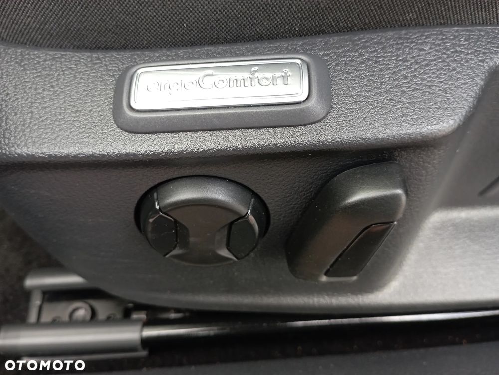 Volkswagen Passat Variant 2.0 TDI SCR Business Plus DSG - 29