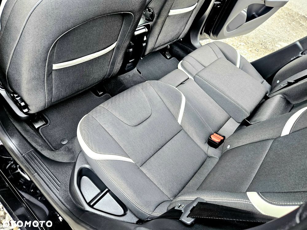 Volvo V40 T2 Linje Svart - 26