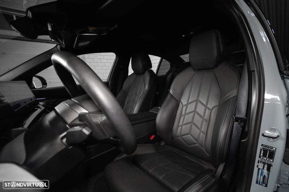 BMW 520 d Pack Desportivo M - 11