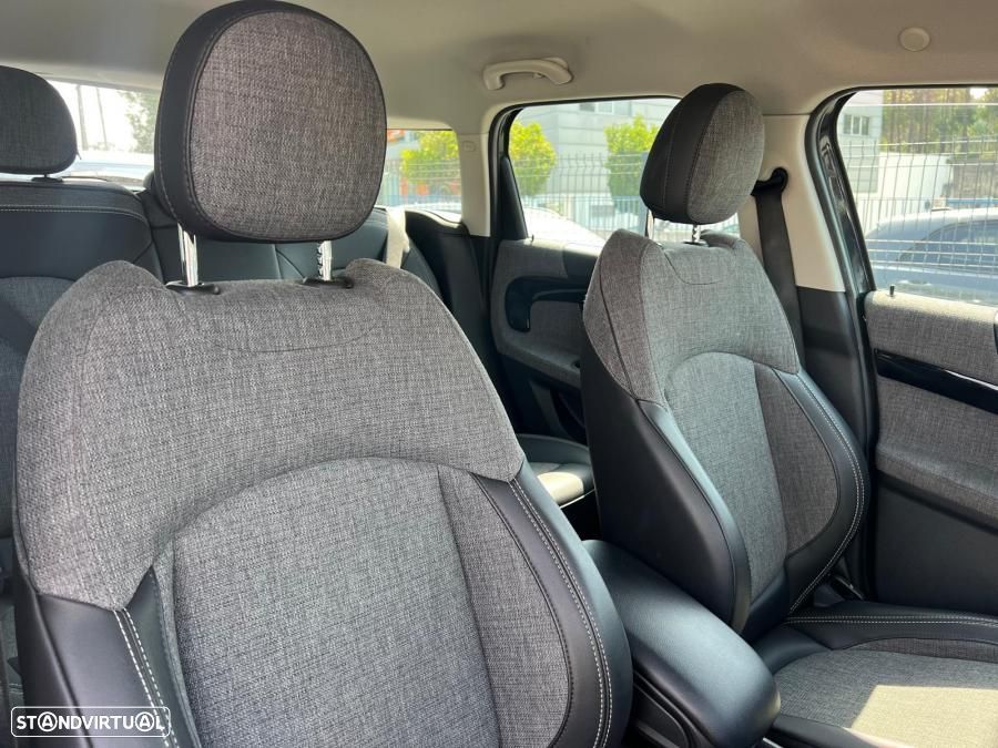 MINI Countryman Cooper SE Premium Essential Auto - 13