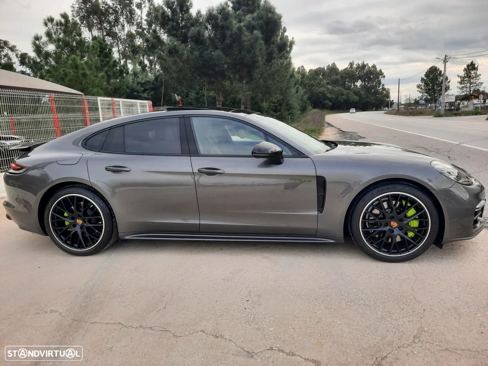 Porsche Panamera 4 E-Hybrid - 12