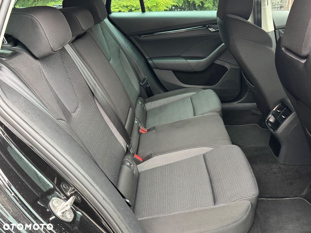 Skoda Octavia 2.0 TDI Selection DSG - 22