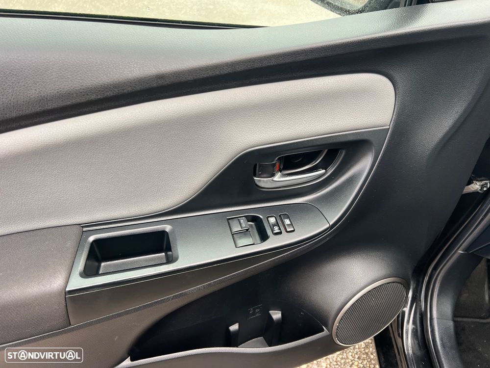 Toyota Yaris 1.0 VVT-i Comfort +PS Style +P.Techno +P.Sport - 29