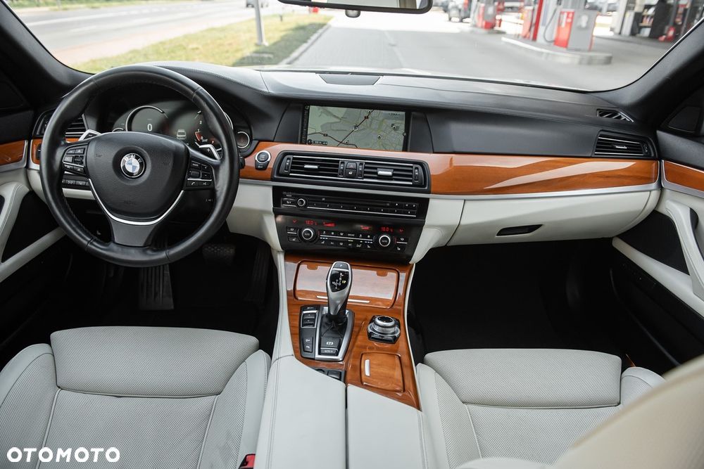 BMW Seria 5 535i xDrive Sport-Aut Luxury Line - 17