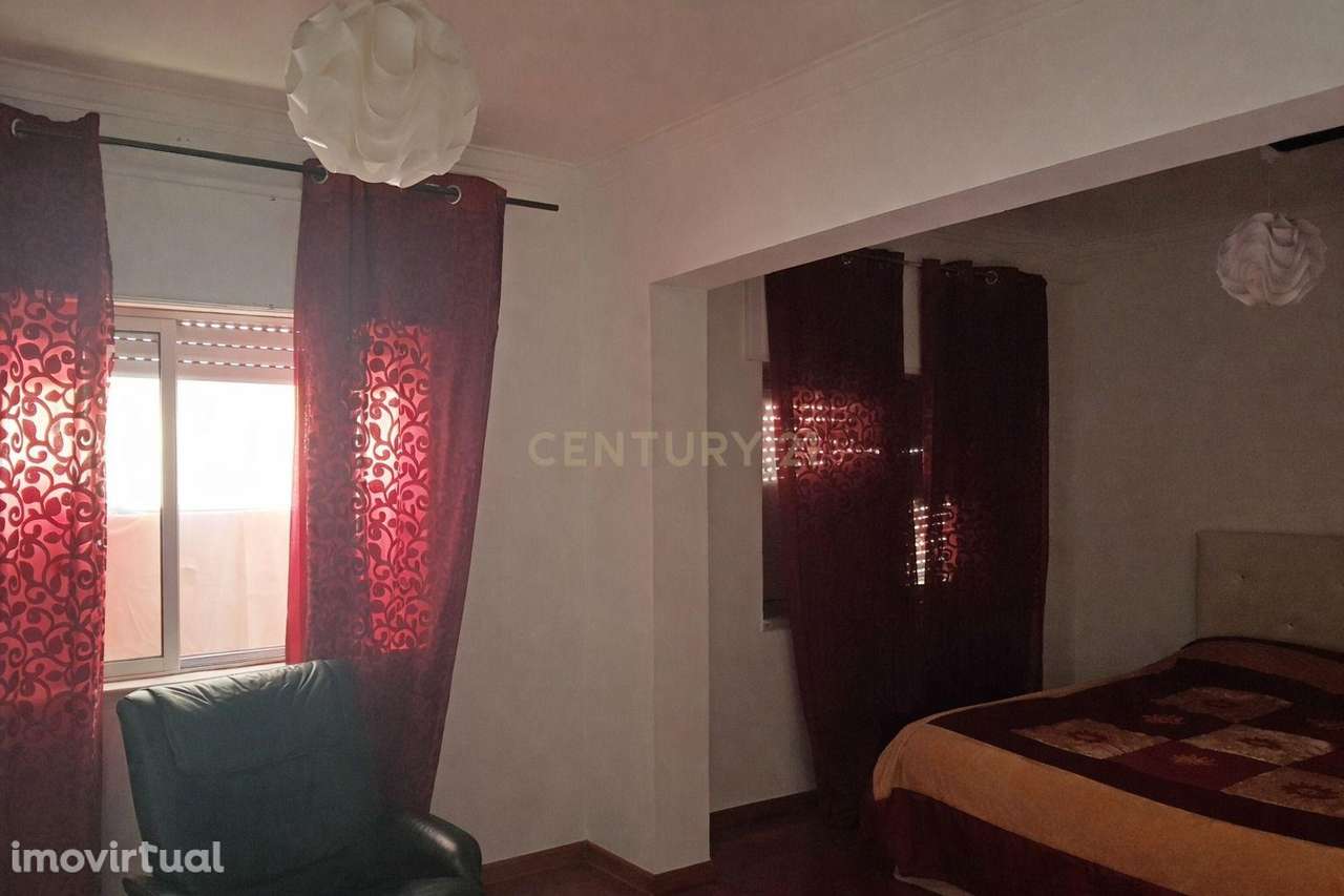 Apartamento T1 com 124m2 transformado em T4 com inquilino - Grande imagem: 3/11