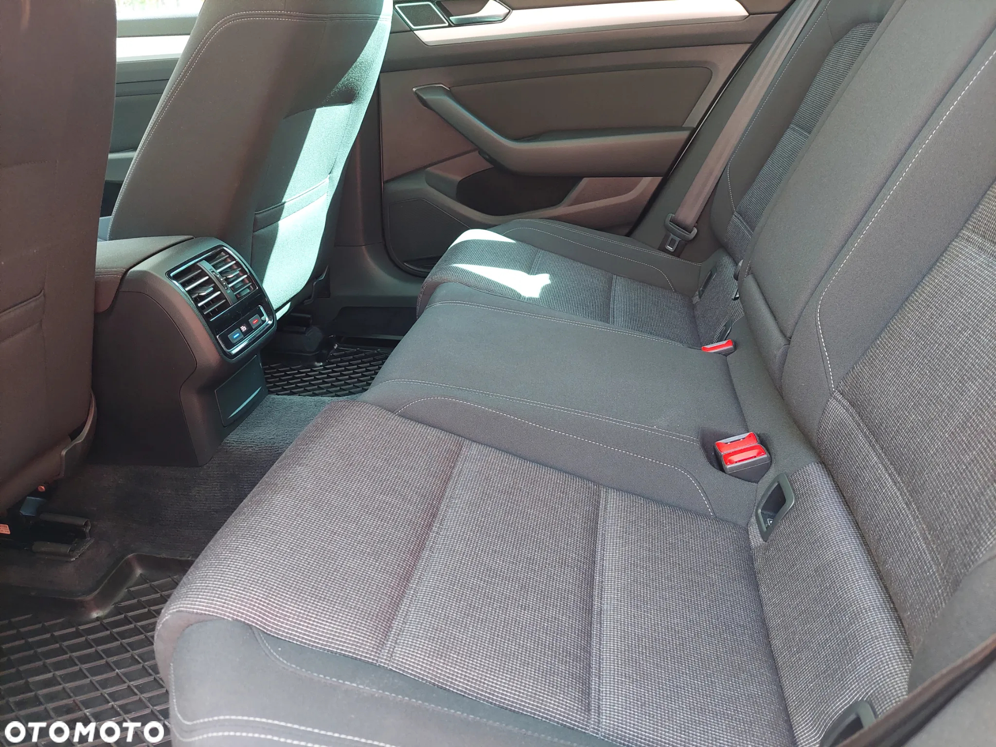 Volkswagen Passat 2.0 TDI BMT Comfortline - 9