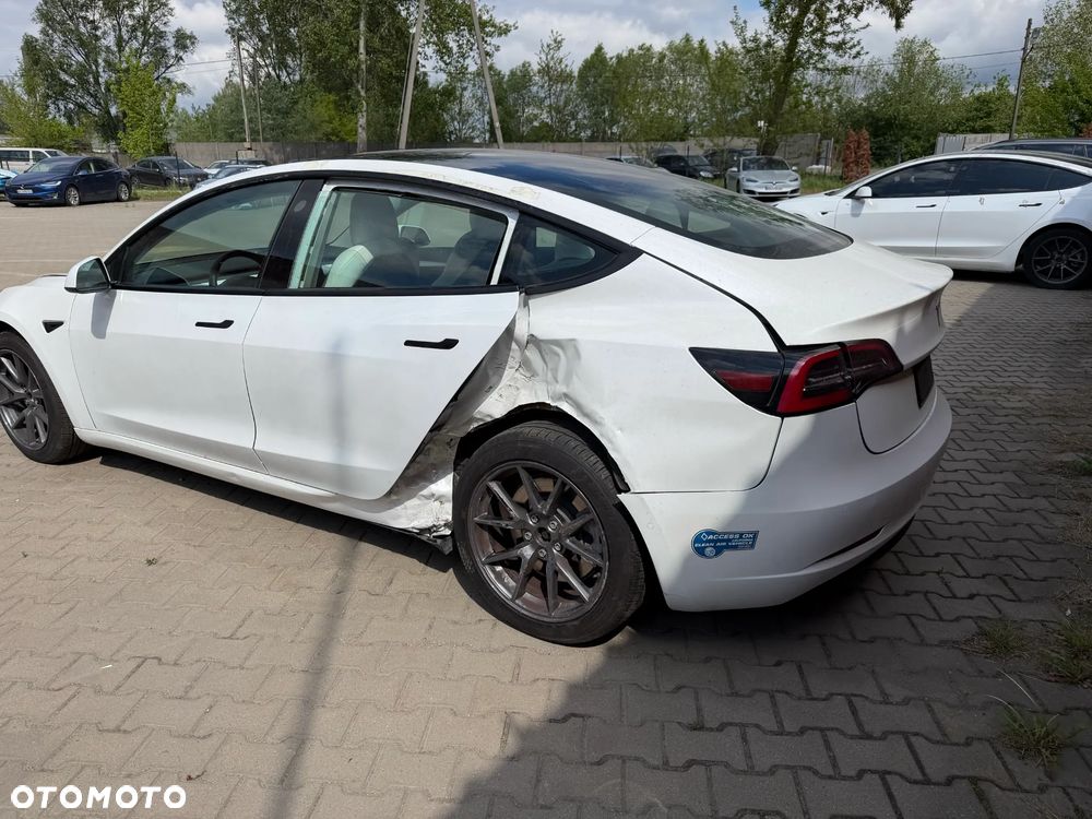 Tesla Model 3 - 7