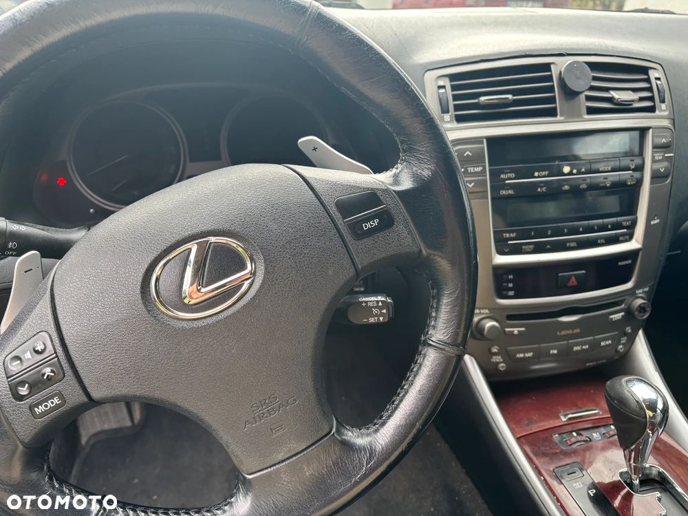 Lexus IS - 9