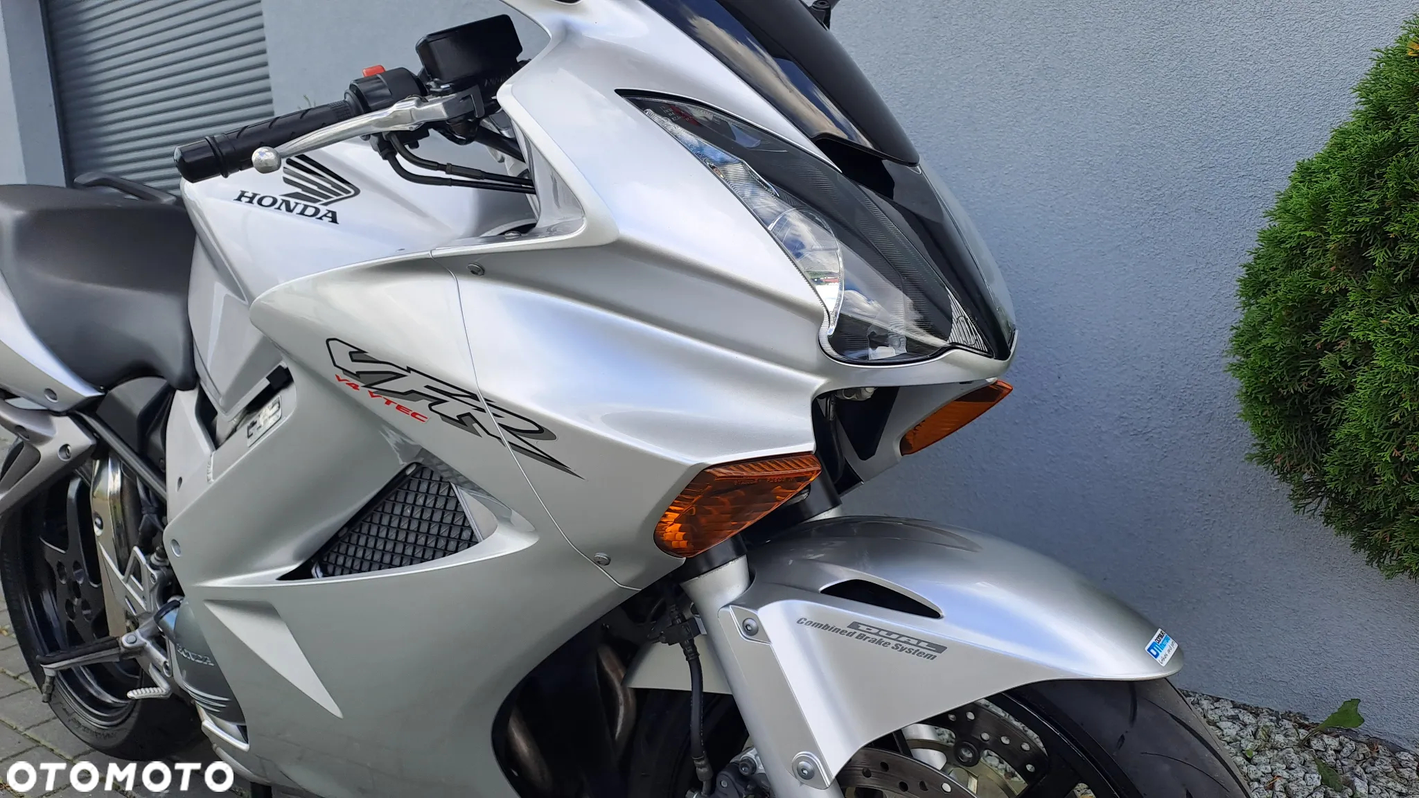 Honda VFR - 9
