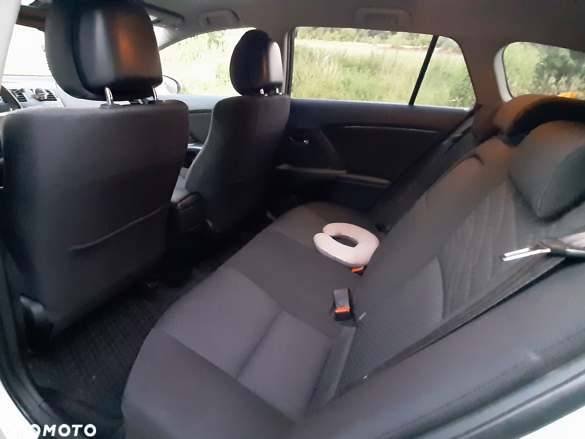Toyota Avensis Combi 1.8 Comfort - 6