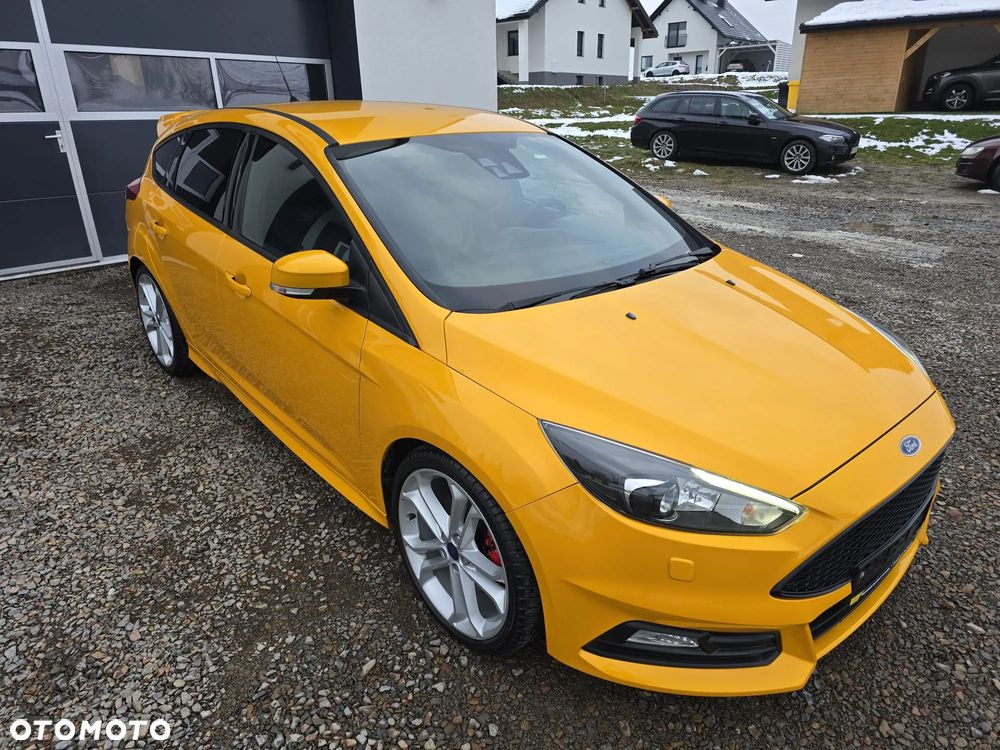 Ford Focus 2.0 EcoBoost ST mit Leder-Sport-Paket - 23