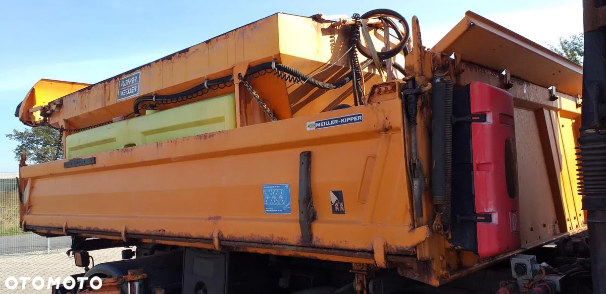 Mercedes-Benz SAMOCHÓD CIĘŻAROWY MERCEDES BENZ 1832 ACTROS - WYWROTKA Z PIASKARKO - SOLARKĄ I PŁUGAMI - 11