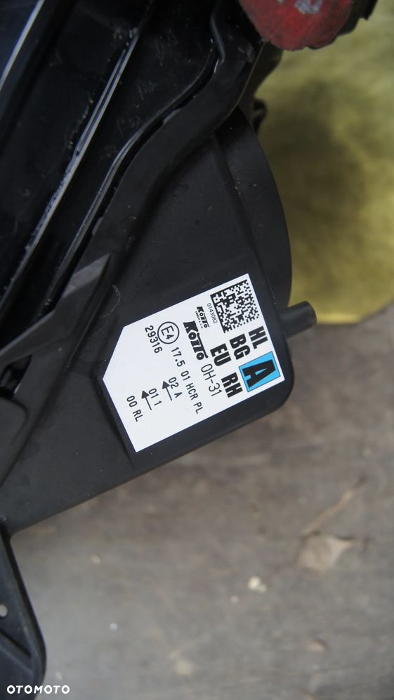 LAMPA PRAWA PRAWY REFLEKTOR TOYOTA AYGO X LED 22- 0H31 - 4