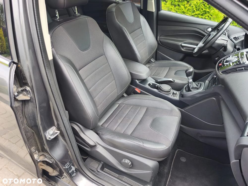 Ford Kuga 2.0 TDCi 2x4 Titanium - 26
