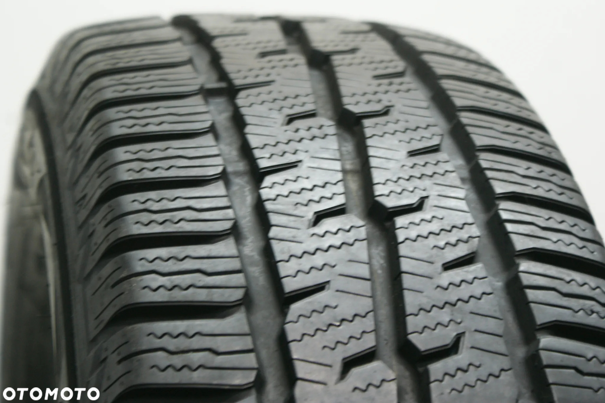 205/65R15C TOYO OBSERVE VAN  9,4mm - 2