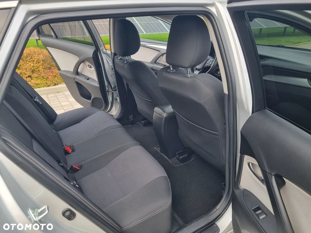 Toyota Avensis - 8